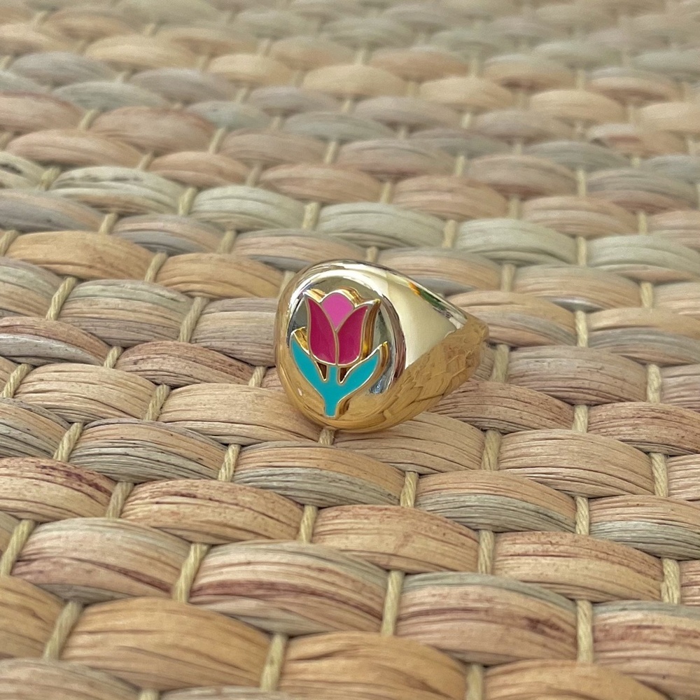 Waterproof Tulip Signet Ring - Picture 4 of 5